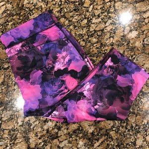 Like New!  Gorgeous Floral Capri Length Leggings